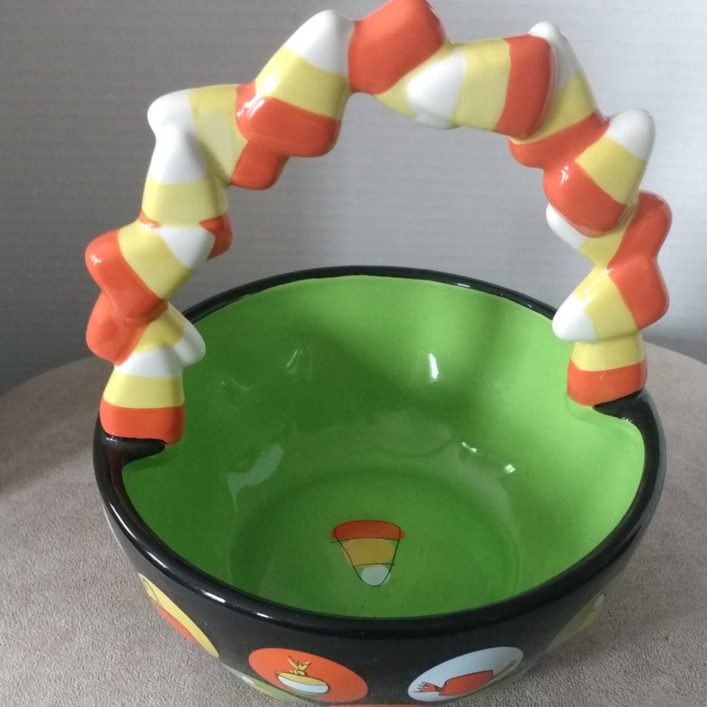 HAPPY HALLOWEEN DECORATIVE CANDY CORN BASKET